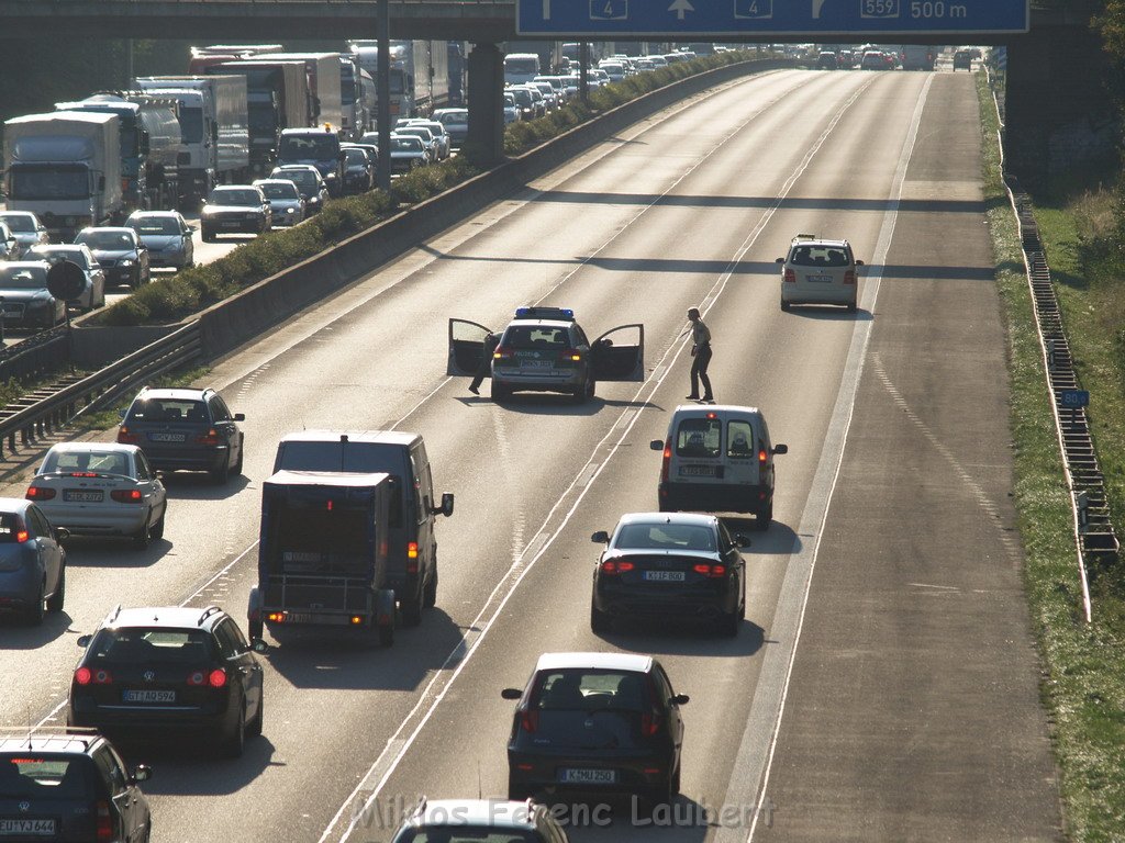 VU A4 Rich Olpe anschliessend Reifen auf Fahrbahn Rich Aachen P21.JPG